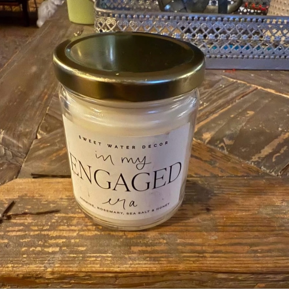 Sweet Water Decor Engaged Era‎ Candle
